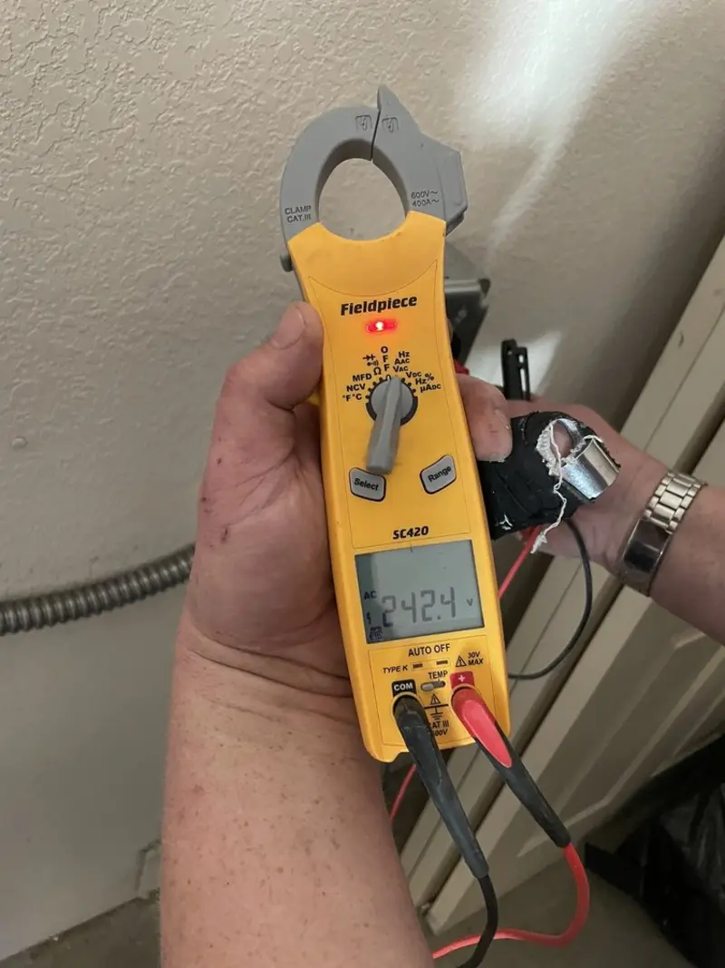 Voltage testing with clamp meter during Circuit Breaker Repair in Holtville